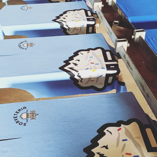 Estampa em uniforme.